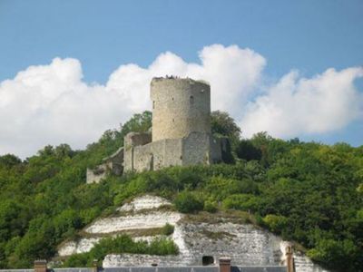 Le donjon du château de La Roche-Guyon / © DocteurCosmos (GNU Free Documentation License)