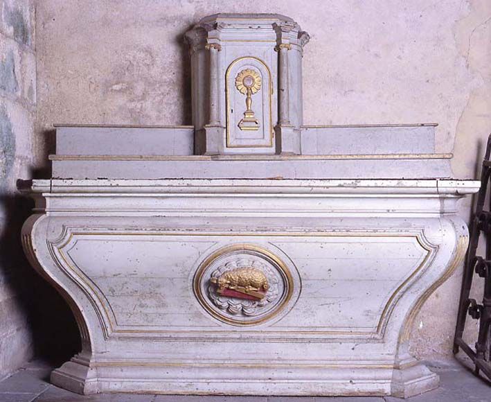 Ancien autel de la chapelle d’axe, dédiée à la Vierge (chêne peint et doré, 3e quart du XVIIIe siècle).
