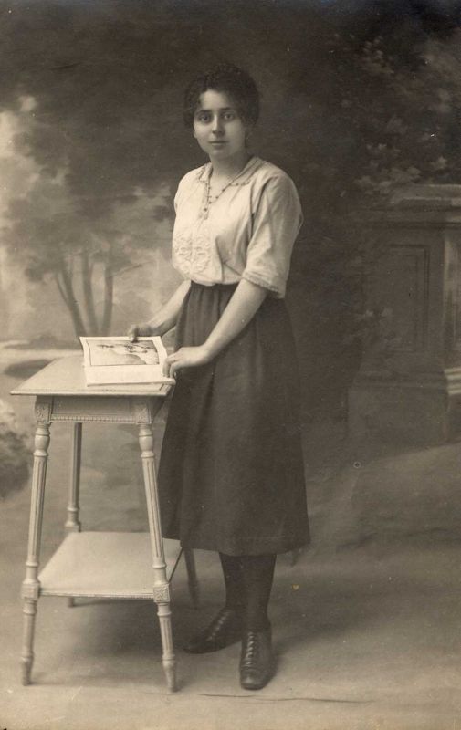 Photo d'Henriette Sureau vers 1920